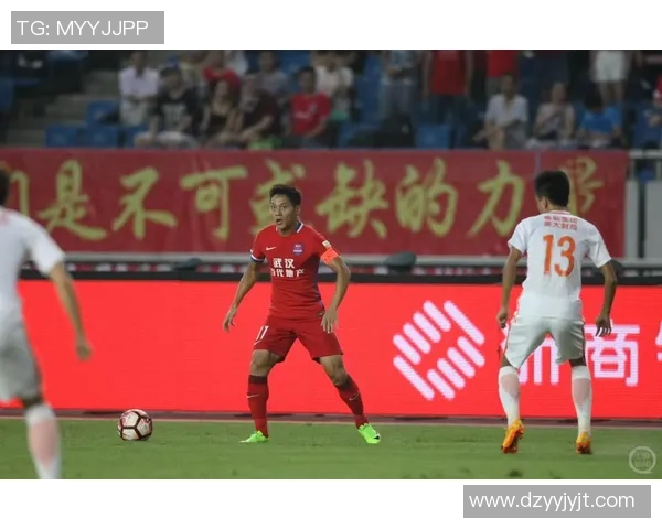 重庆足球队转型之路:从传统强队到新生力量的深度解析 重庆足球队转型之路:从传统强队到新生力量的深度解析