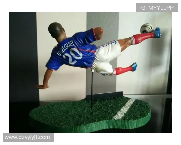 足球明星车载公仔的魅力与收藏价值探讨，带你领略运动与艺术的完美结合